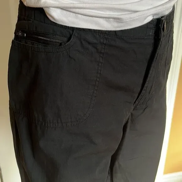 Black capris/Size 12   - Picture 4 of 10